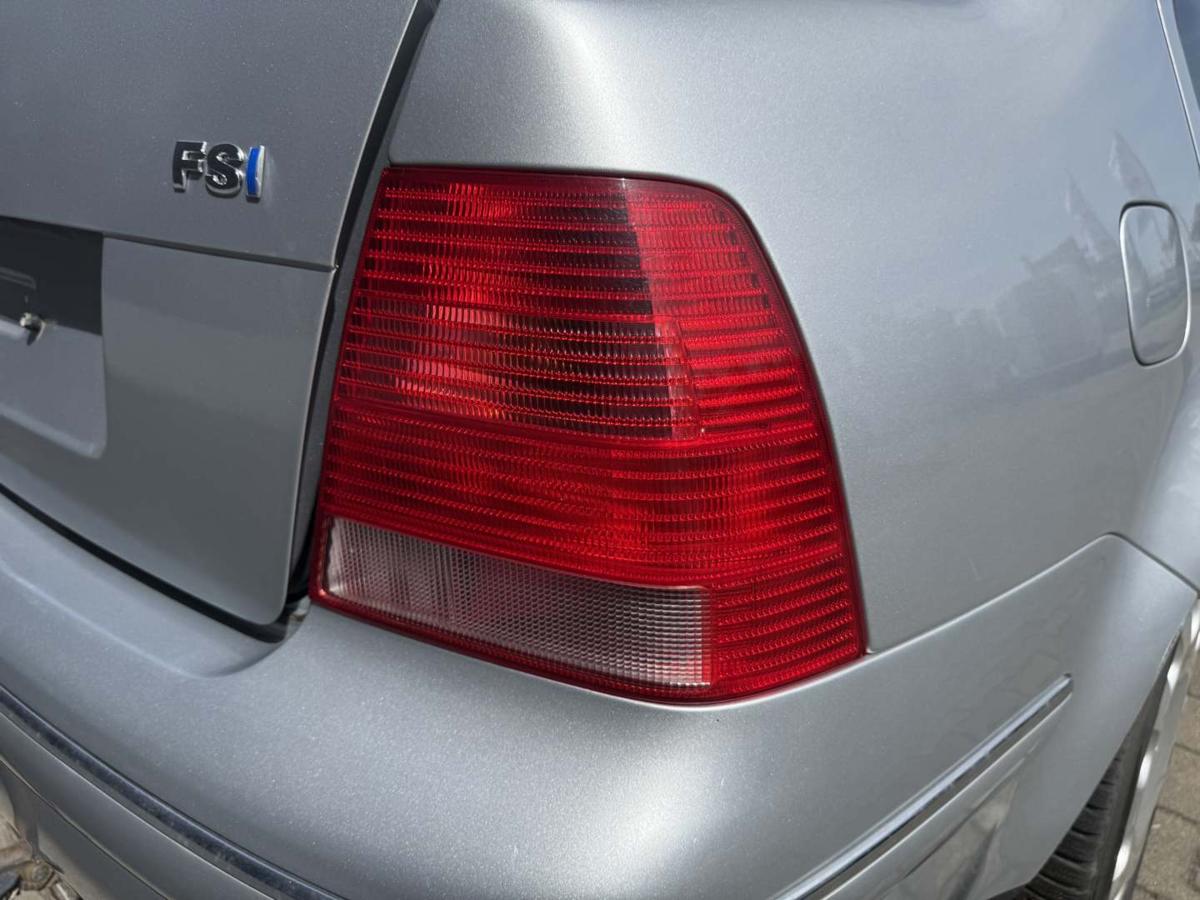 VW Bora original R&uuml;cklicht R&uuml;ckleuchte Schlussleuchte rechts Limousine Bj.2002